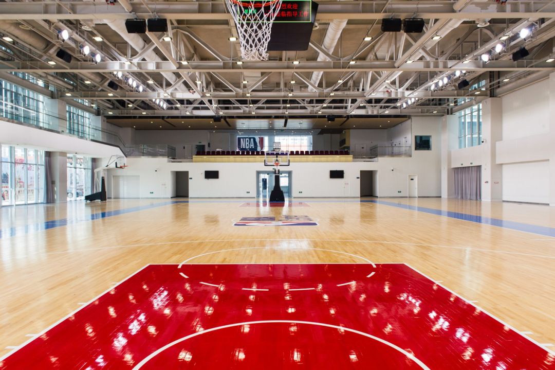 西城朱雀队鏖战剑门战狼队，摔跤预选赛失利，核心复出即建功。赛后更衣室沸腾的简单介绍KAIYUN SPORTS官网